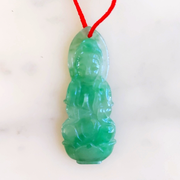 RARE FIND! NWT. Hand Carved High Quality Genuine Jade Guan-Yin (觀音) Pendant.